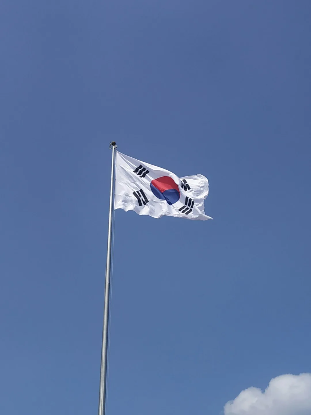 오픈AI 주식을 개인이 직접 살 수 없는 이유, 비상장주식 플랫폼의 벽, 엔비디아·MS 우회 투자와 AI ETF까지 현실적인 경로를 정리했다.