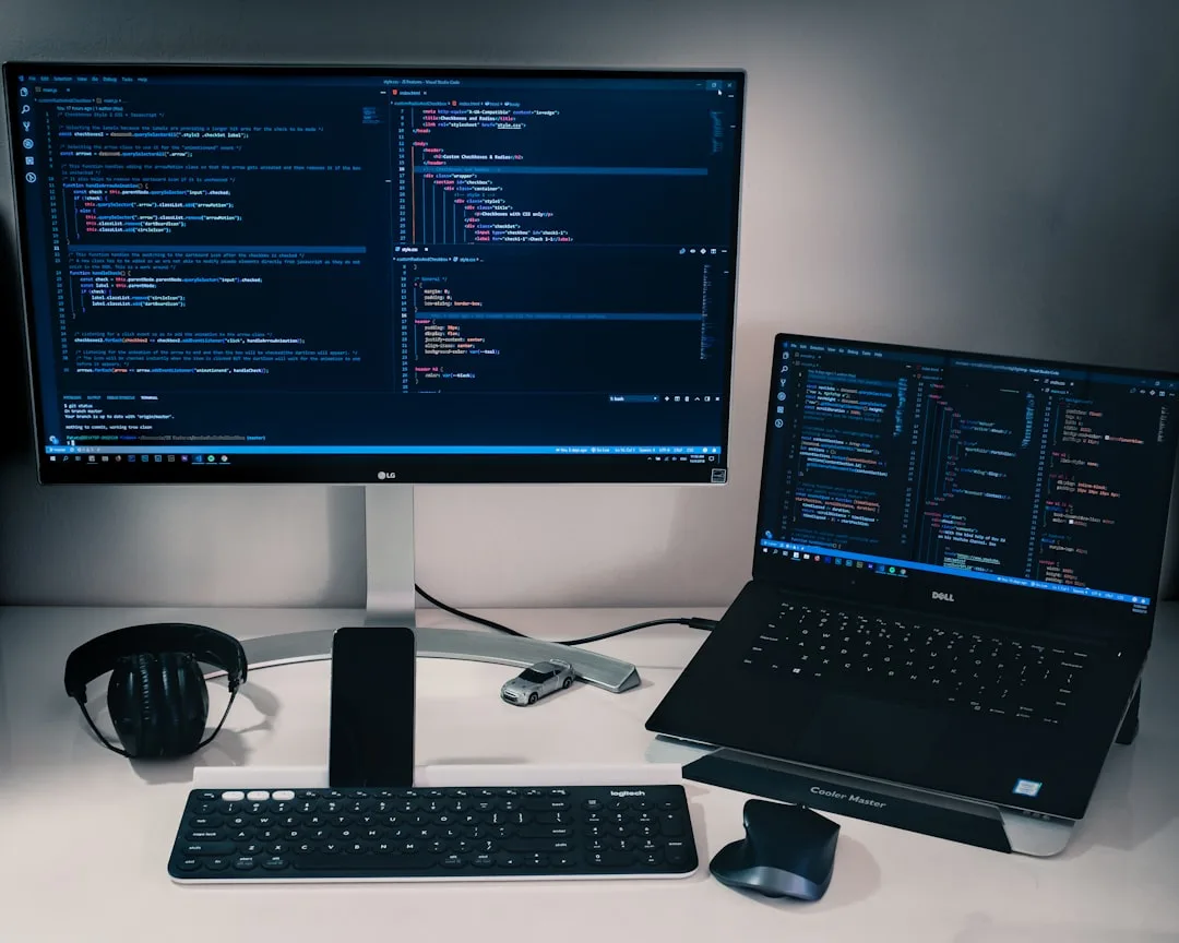 코드를 짜는 건 AI, 검토와 설계는 개발자. GitHub Copilot 등이 일상화되며 소프트웨어 엔지니어링의 판이 통째로 바뀌고 있다. 개발자가 살아남을 핵심 역량과 조직의 대응 전략을 정리했다.