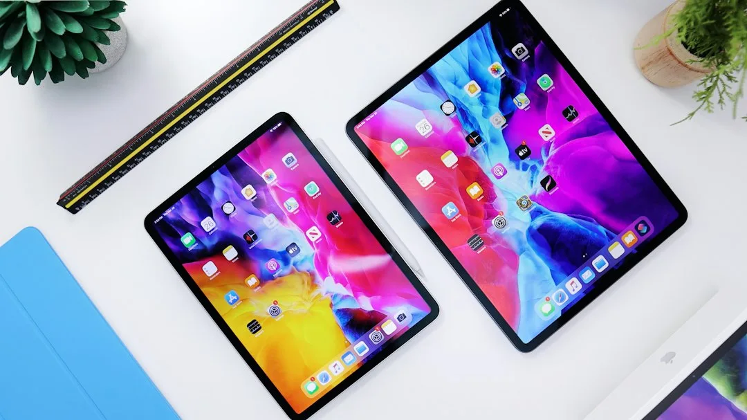 iPad, mini, Air, Pro 모델 차이부터 셀룰러 vs Wi-Fi 선택법, 저장 용량 기준, 싸게 사는 구매 타이밍까지 한 번에 정리했다. 처음 사는 사람도 헷갈리지 않게.